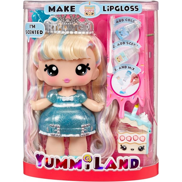 Păpușă Mare YummiLand Callie Birthday Cake & Sprinks + Pet Balsam de Buze Num Nom, Păpușă Parfumată cu Set DIY Lip Gloss, pentru Copii 4+ ani