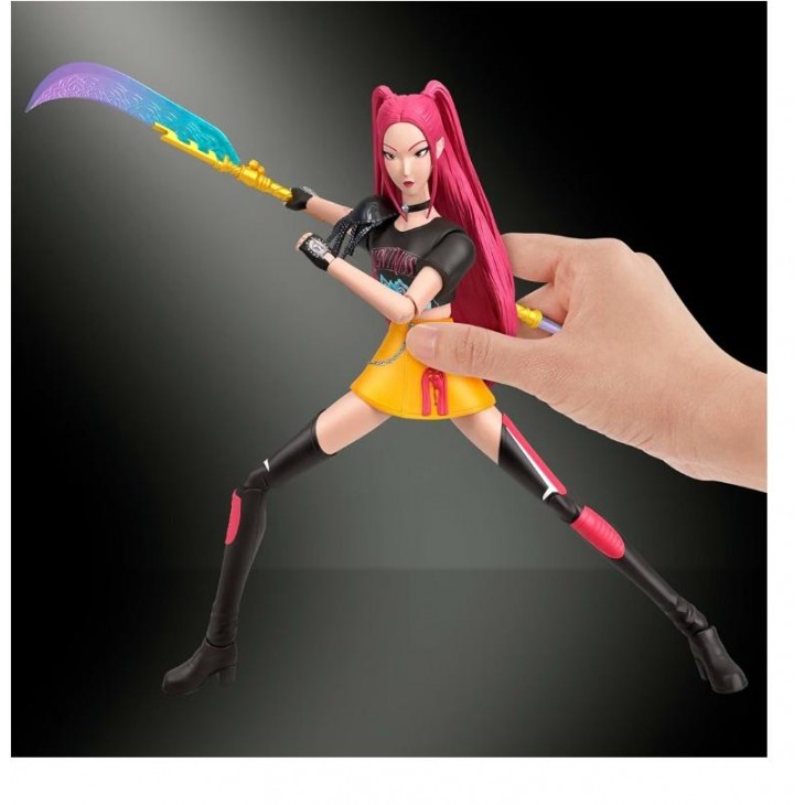 Figurina de Actiune Mattel KPop Demon Hunters HUNTR/X Mira, 15.8 cm, 18 Puncte de Articulatie, Tinuta How It's Done, Sabie Curved Moon, 2 Fete si 2 Maini Intershimbabile, Accesorii, JRY31