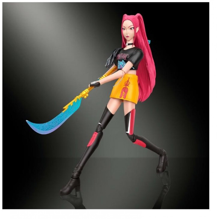 Figurina de Actiune Mattel KPop Demon Hunters HUNTR/X Mira, 15.8 cm, 18 Puncte de Articulatie, Tinuta How It's Done, Sabie Curved Moon, 2 Fete si 2 Maini Intershimbabile, Accesorii, JRY31