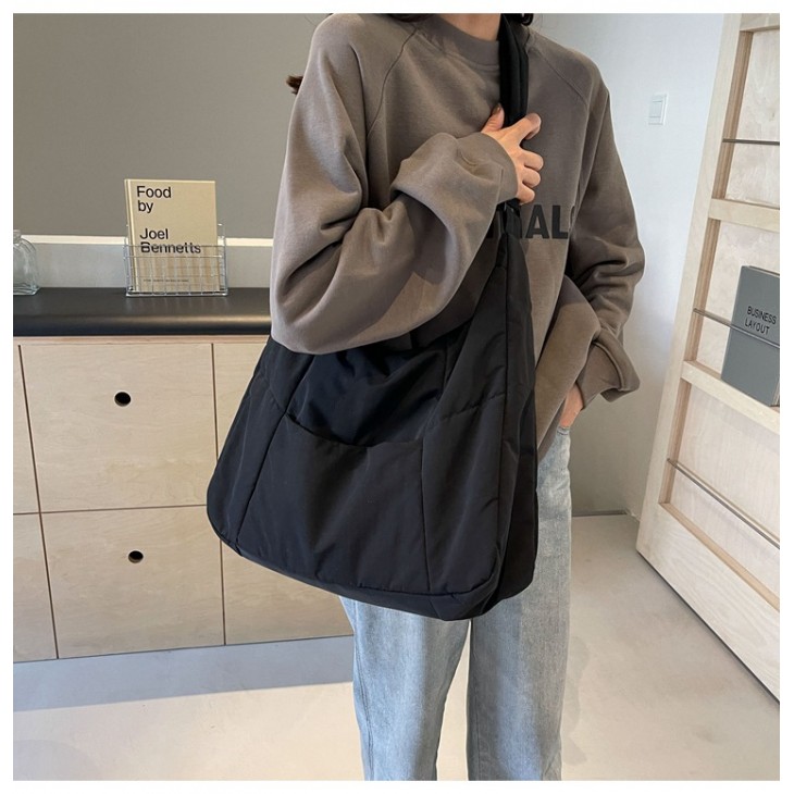 Geanta casual de umar, TAIKESEN LADY W-1, moderna, material textil, incapatoare, neagra